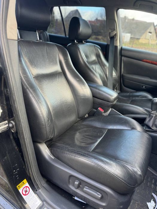 Toyota Avensis 2.0, 4D, 2005 рік, механіка,преміум комплектація.