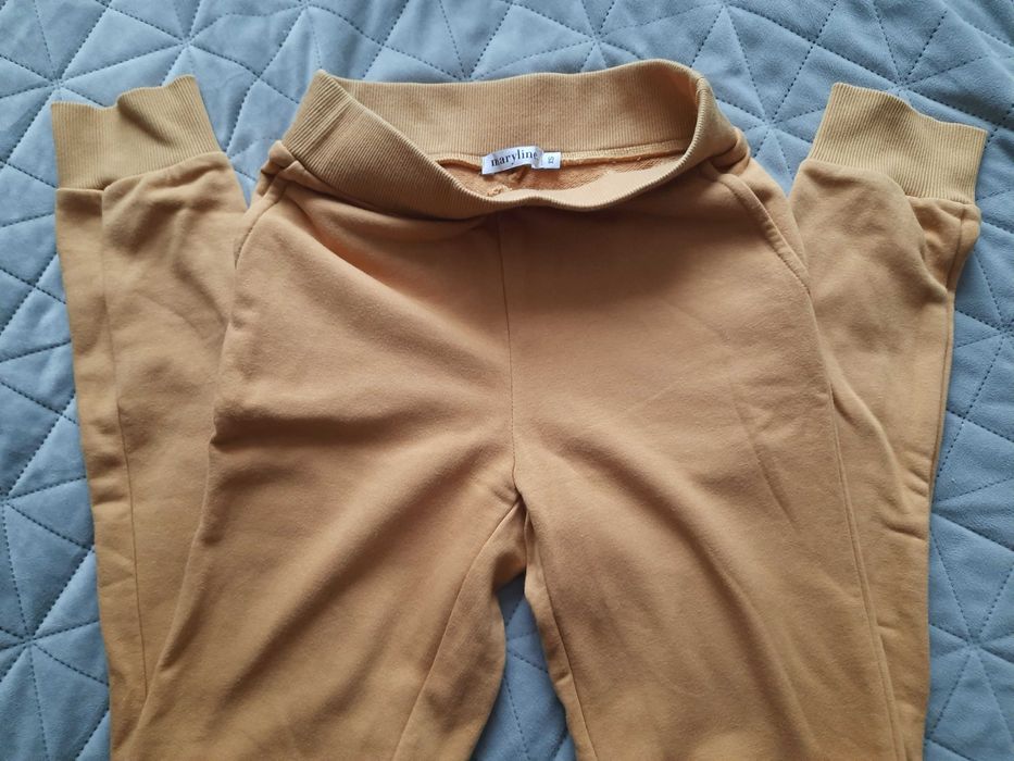 Спортивний костюм гірчичного кольору