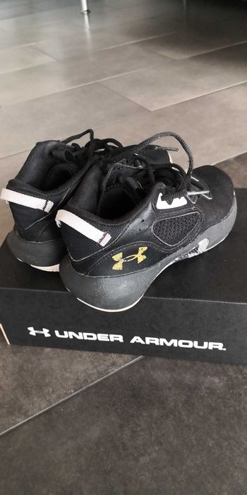 Buty półbuty do koszykówki Under Armour UA GS Lockdown6 36 23cm