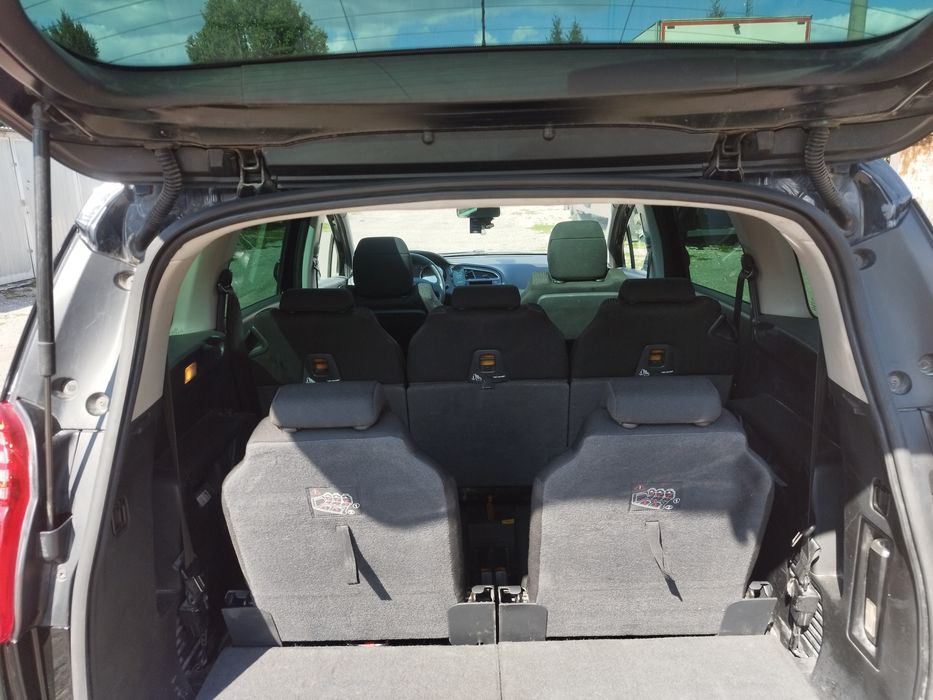 Peugeot 5008 rok 2011