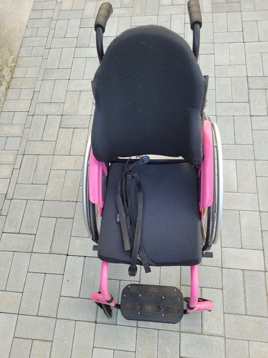 Wozek inwalidzki dla dziewczynki