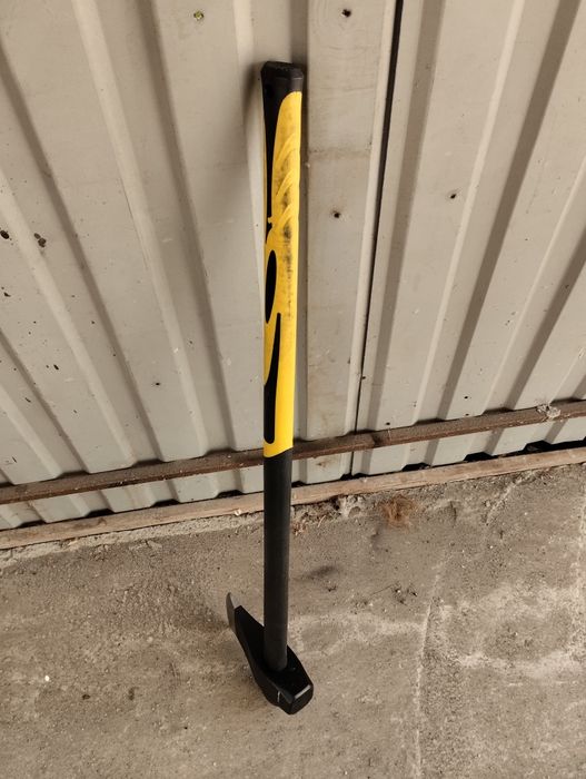 Продам топор колун вес 3,4кг.