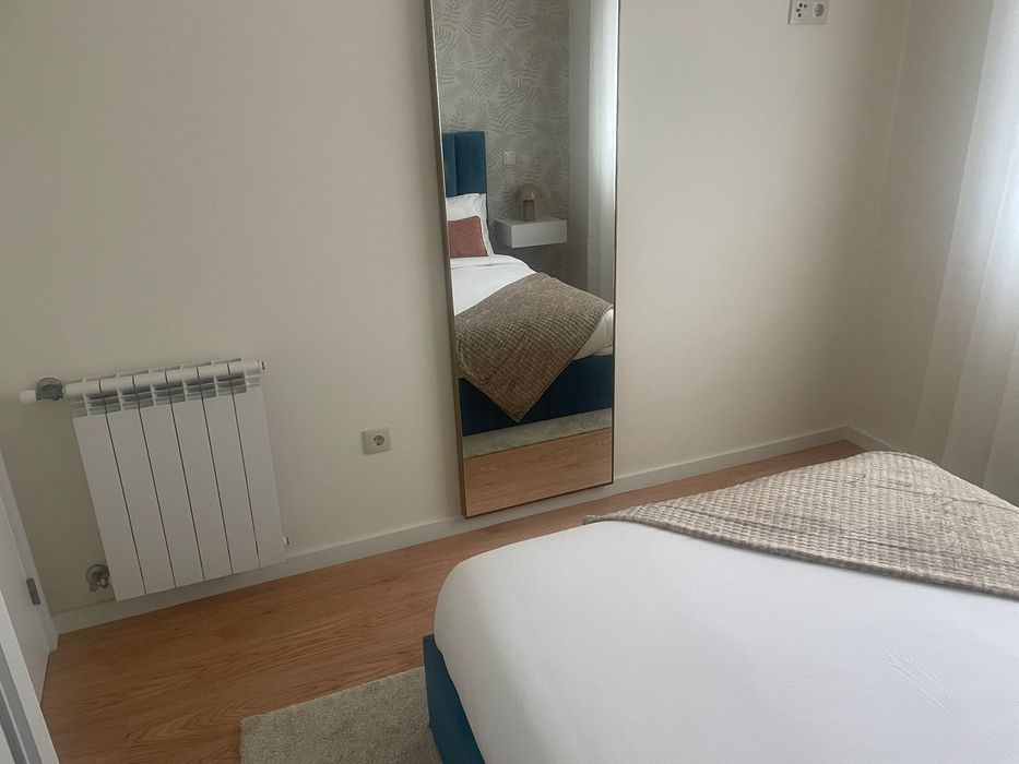 Aluga- se quarto com w.c. privado novo e moderno