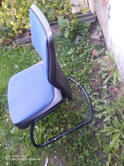 Продам офісне крісло