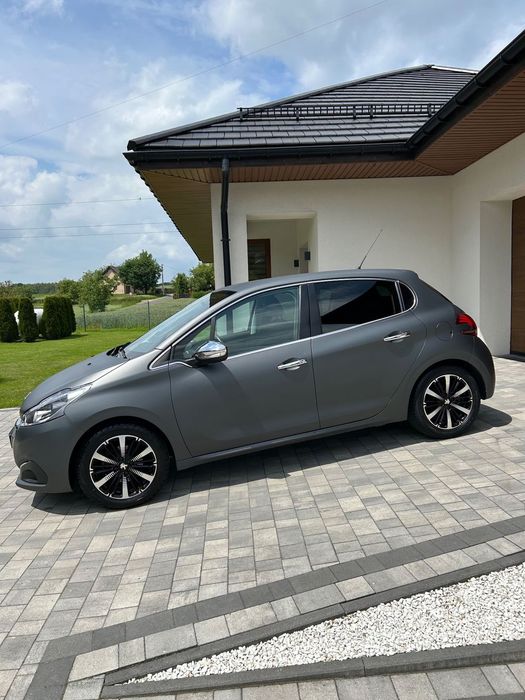 Peugeot 208 Szary mat, chromy, warto zobaczyć!
