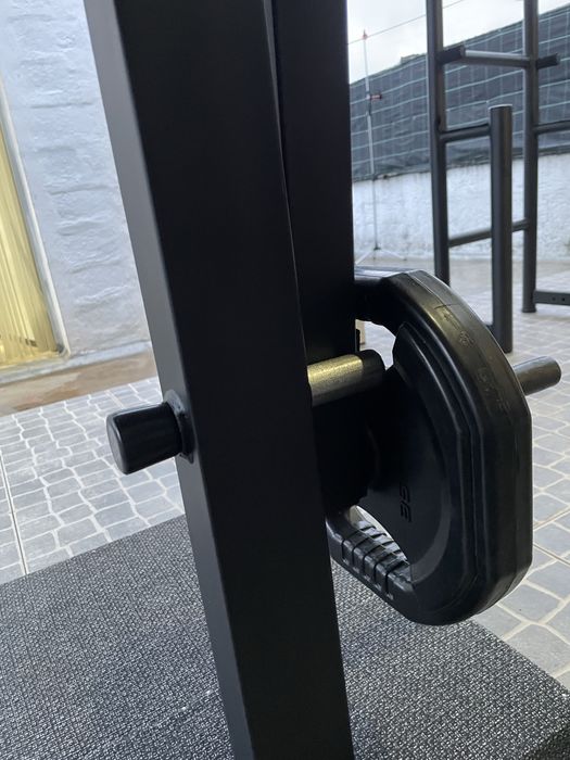 Vendo maquina de agachamento e triceps