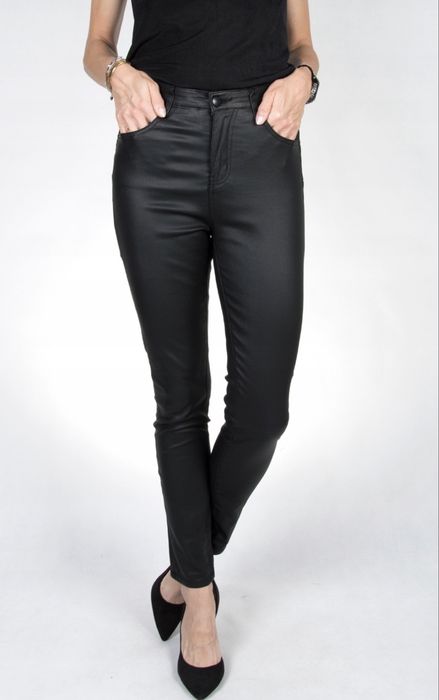 Czarne wiskowane ocieolane spodnie S