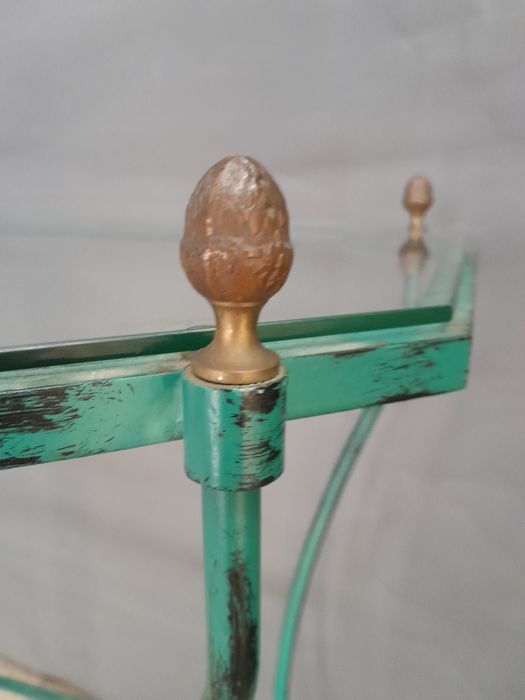 Mesa com tampo em vidro