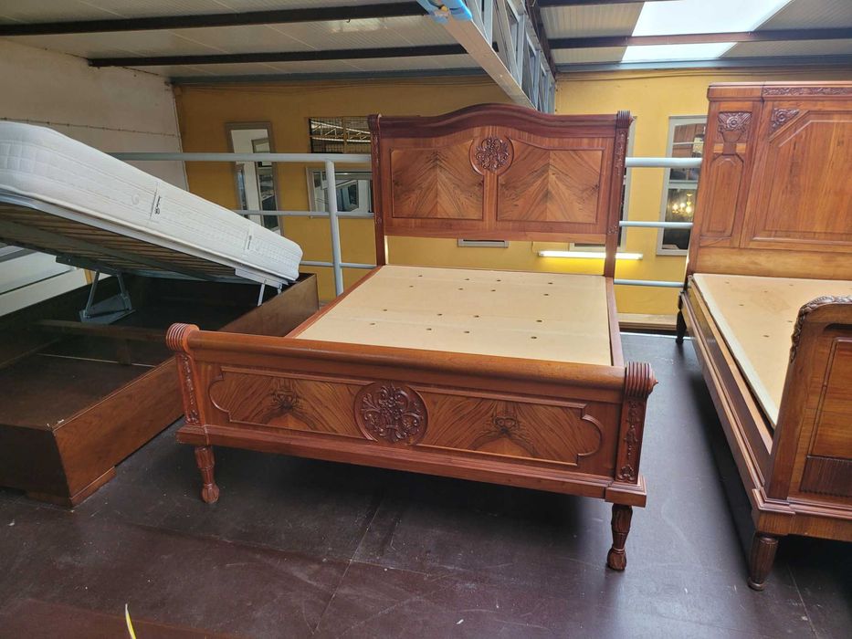 Cama em madeira com estrado - Bom estrado geral