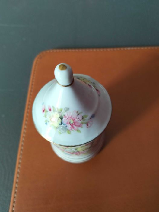 3 -Caixinha de porcelana vendo