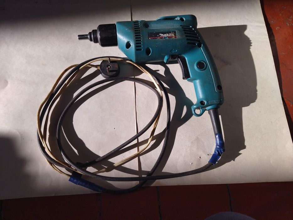 Шуруповёрт Макита.