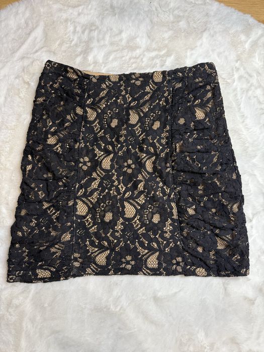 Spódnica czarno beżowa spódniczka z koronkowymi kwiatkami