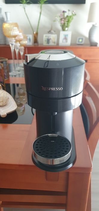 Maquina café Nespresso Vertuo Next D Pure Chrome