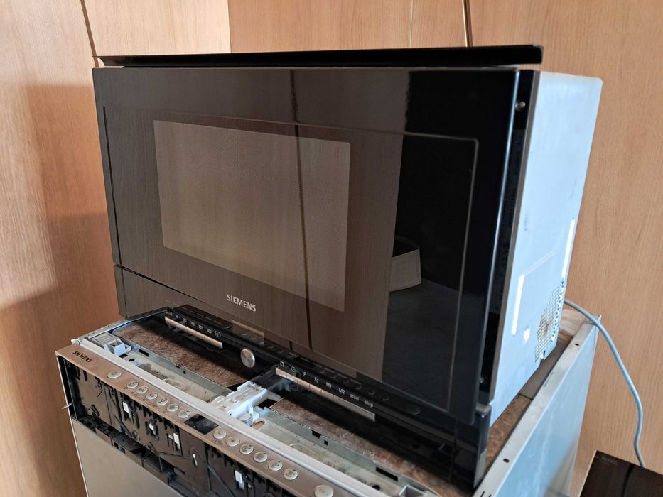 Kuchenka mikrofalowa do zabudowy Siemens iQ700 HF25M6L2 | Płaski front, Stan BDB