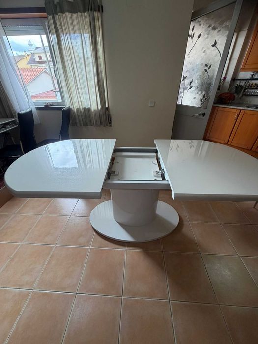 Mesa de jantar extensível