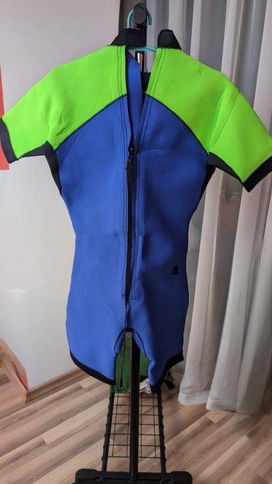 Продам гідрокостюми