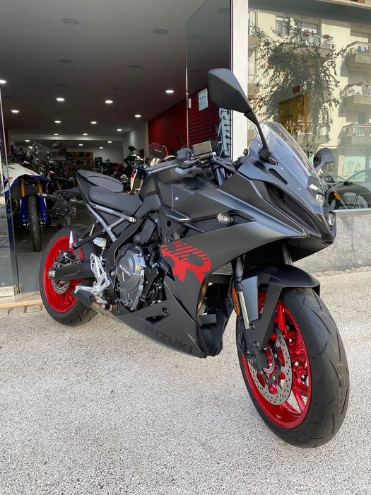 Suzuki GSX  -8R - DESDE 140 EUR / MÊS !!