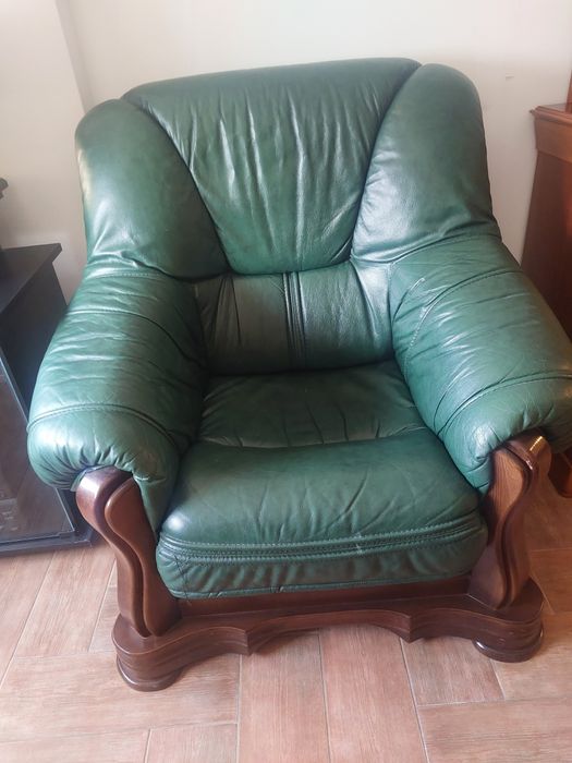 1 sofá robusto pele