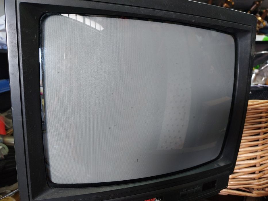 Televisão pequena a funcionar