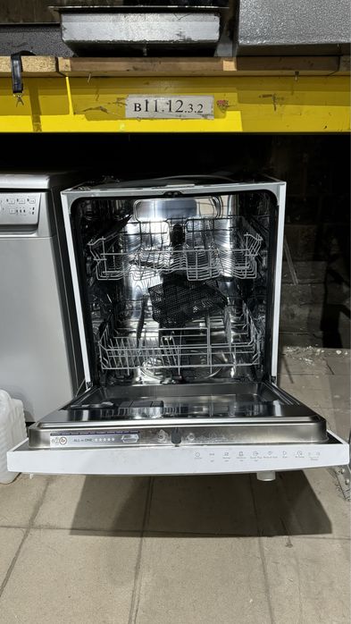 Посудомийна машина electrolux