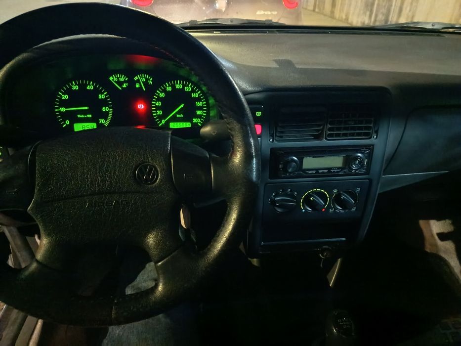 VW Polo 1999 sinistrado -Mecanica em bom estado (Ler anúncio)