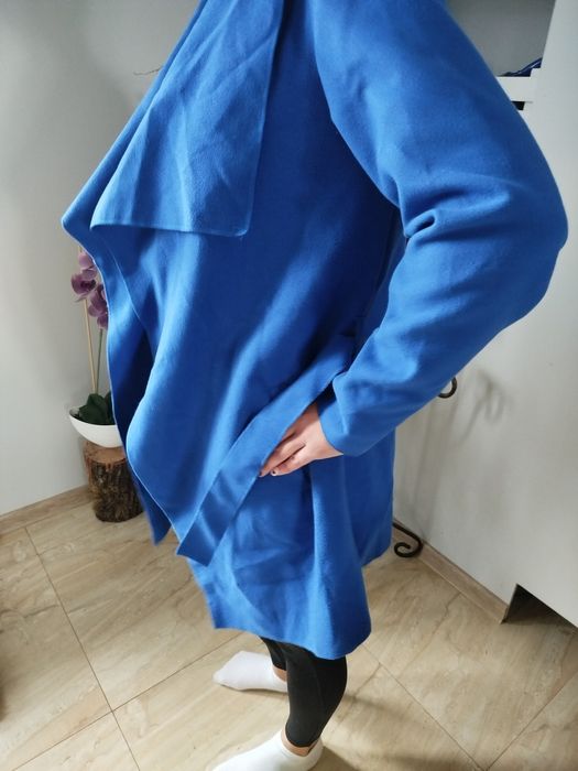 Flauszowy płaszcz z paskiem s m l