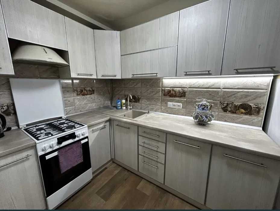 Продажа 1 комнатной квартиры в центре .