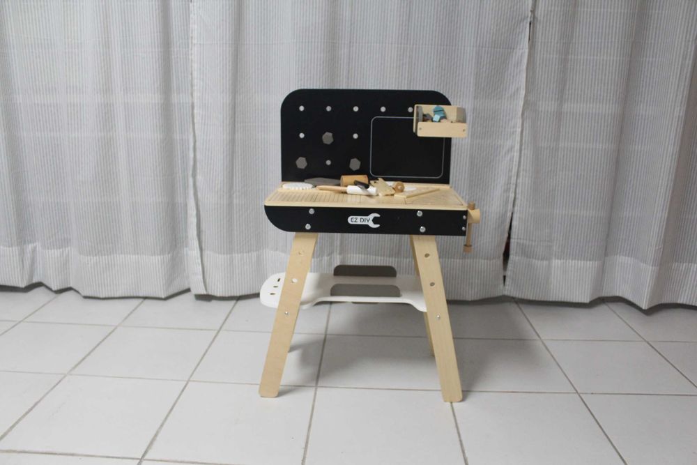 Bancada de bricolagem em madeira