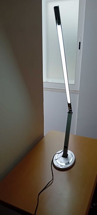 Lâmpada de mesa profissional prateada