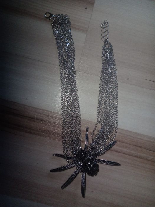 Choker z łańcuszkami i pająkiem Halloween