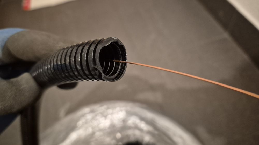 Rura karbowana pędzel z pilotem do kabli PVC fi 20mm  14,5 m