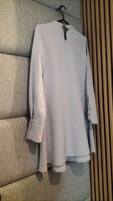 Szara sukienka falbany 40