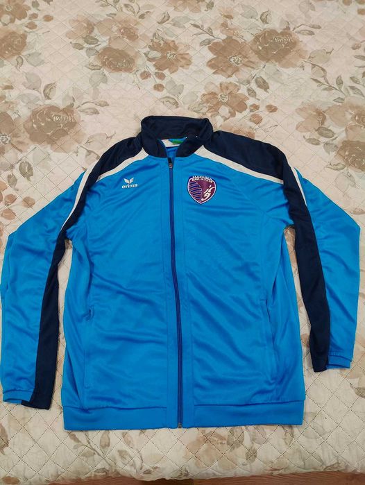 Casaco Errea tam. L praticamente novo.