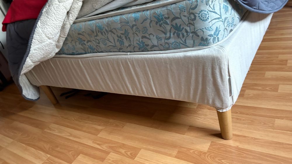 Cama de casal sem colchão