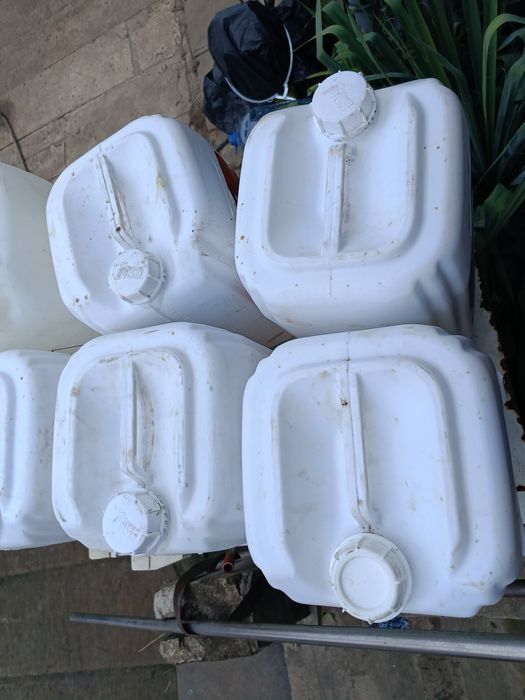 Канистры 20 литровые б/у