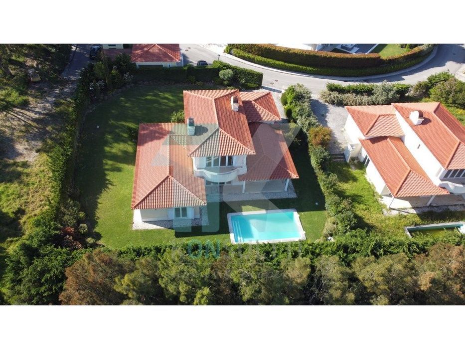 Moradia de luxo T4 com piscina no prestigiado condomínio fechado da...