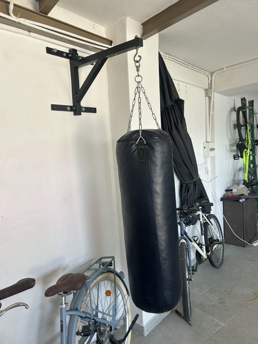 Saco de boxe e suporte