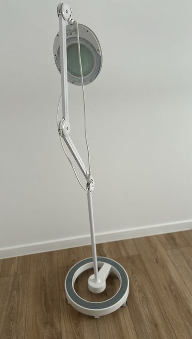 Lampa kosmetyczna z lupa