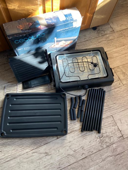 Grill elektryczny Cecotec 2400W