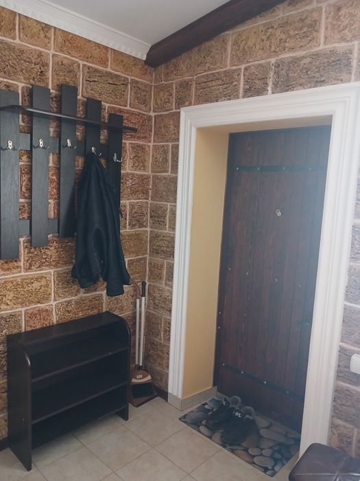 Сдам домик(ЗДАМ будиночок) с местом для автомобиля во дворе