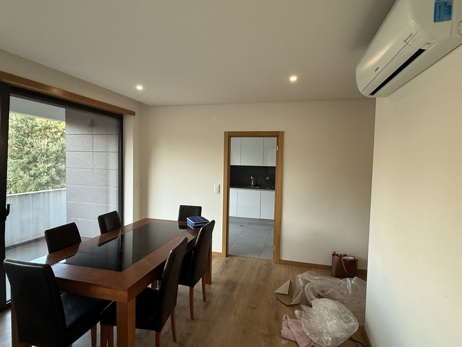 Aluga se quarto com wc privativo a caloiro de gestao