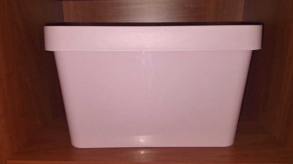 Pojemnik Curver z przykrywką fioletowy