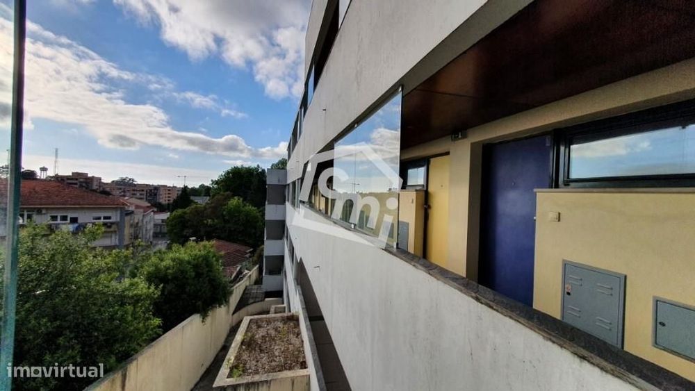 T0 com garagem para arrendamento em Paranhos