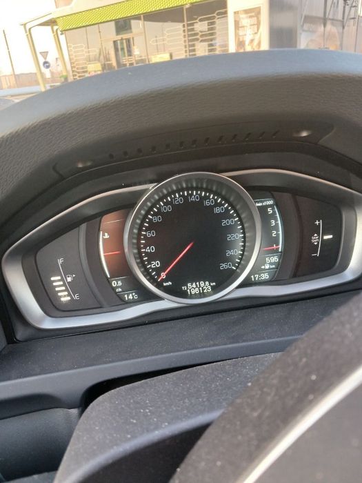 Автомобіль Volvo S60