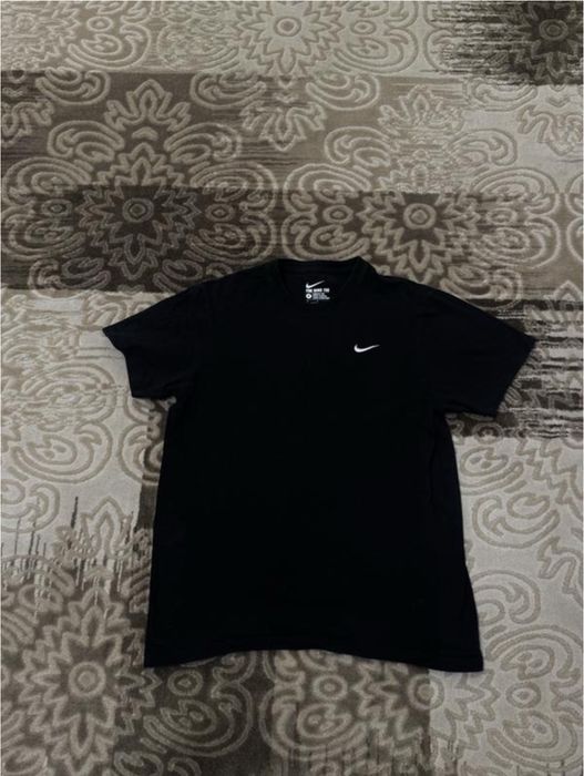 Як нова футболка nike