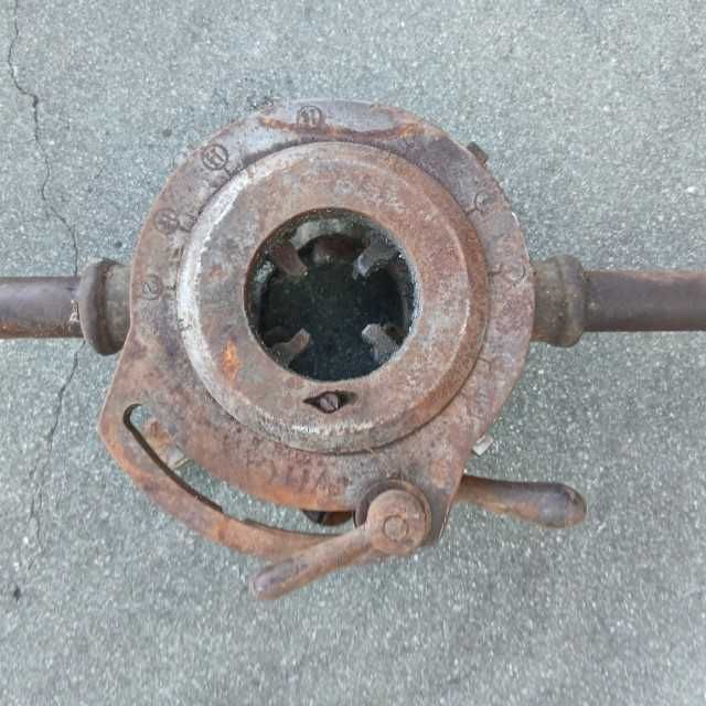 Atarraxa ajustável vários diâmetros antiga