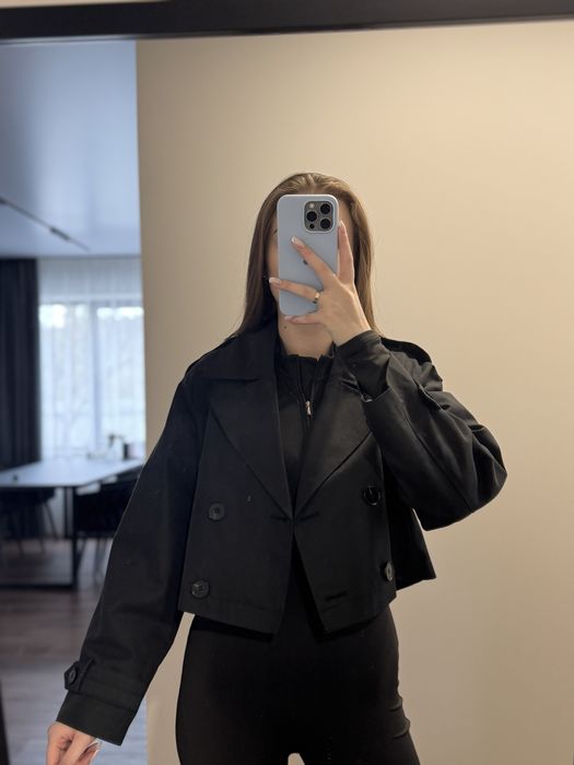 Укорочений чорний тренч Zara