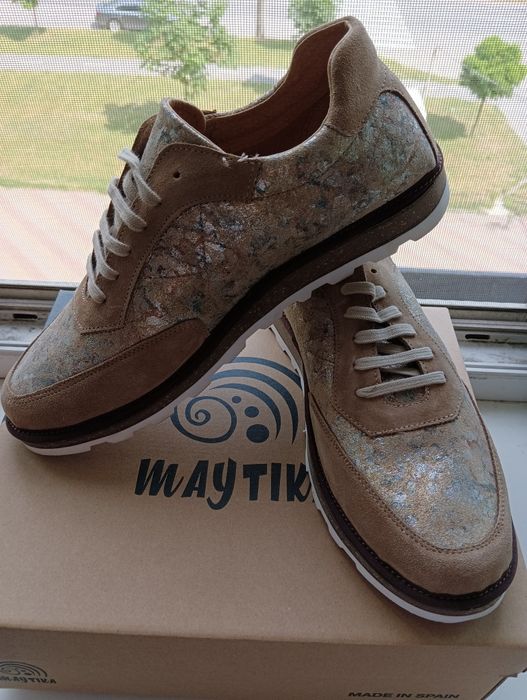 Чоловічі кросівки