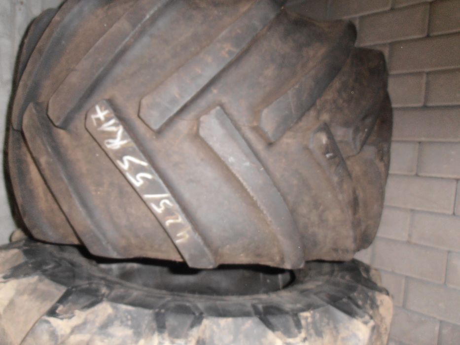Opona 425/55 R-17