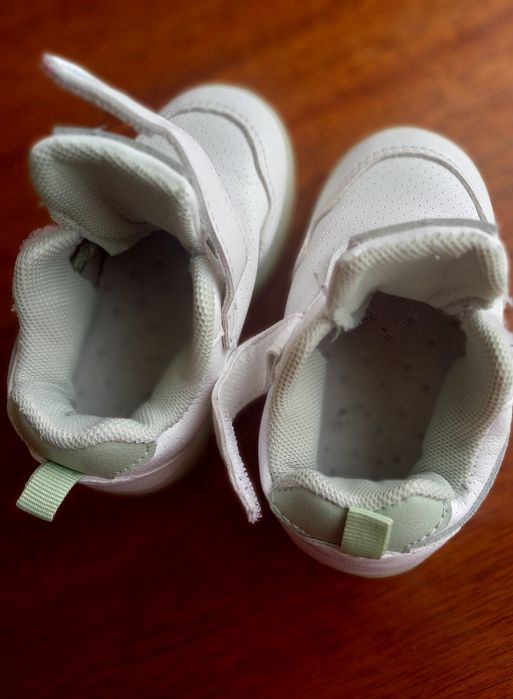 Продам   кросівки